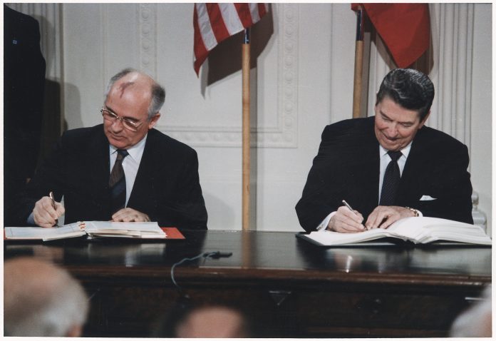 Photograph_of_President_Reagan_and_General_Secretary_Gorbachev_signing_the_INF_Treaty_in_the_East_Room_of_the_White..._-_NARA_-_198588