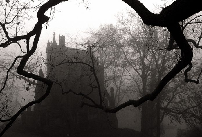 13-Scary-Ghost-Stories-So-Spooky-Youll-Sleep-With-The-Lights-On
