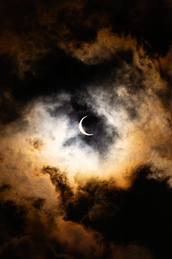 Halloteam Photo A photo of the moon in the middle of the night breaking through the clouds.