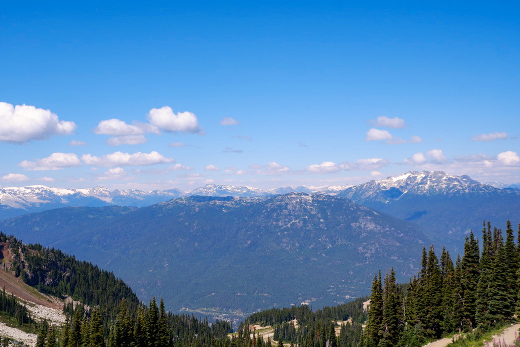 wide angle photo of North Shore mountains