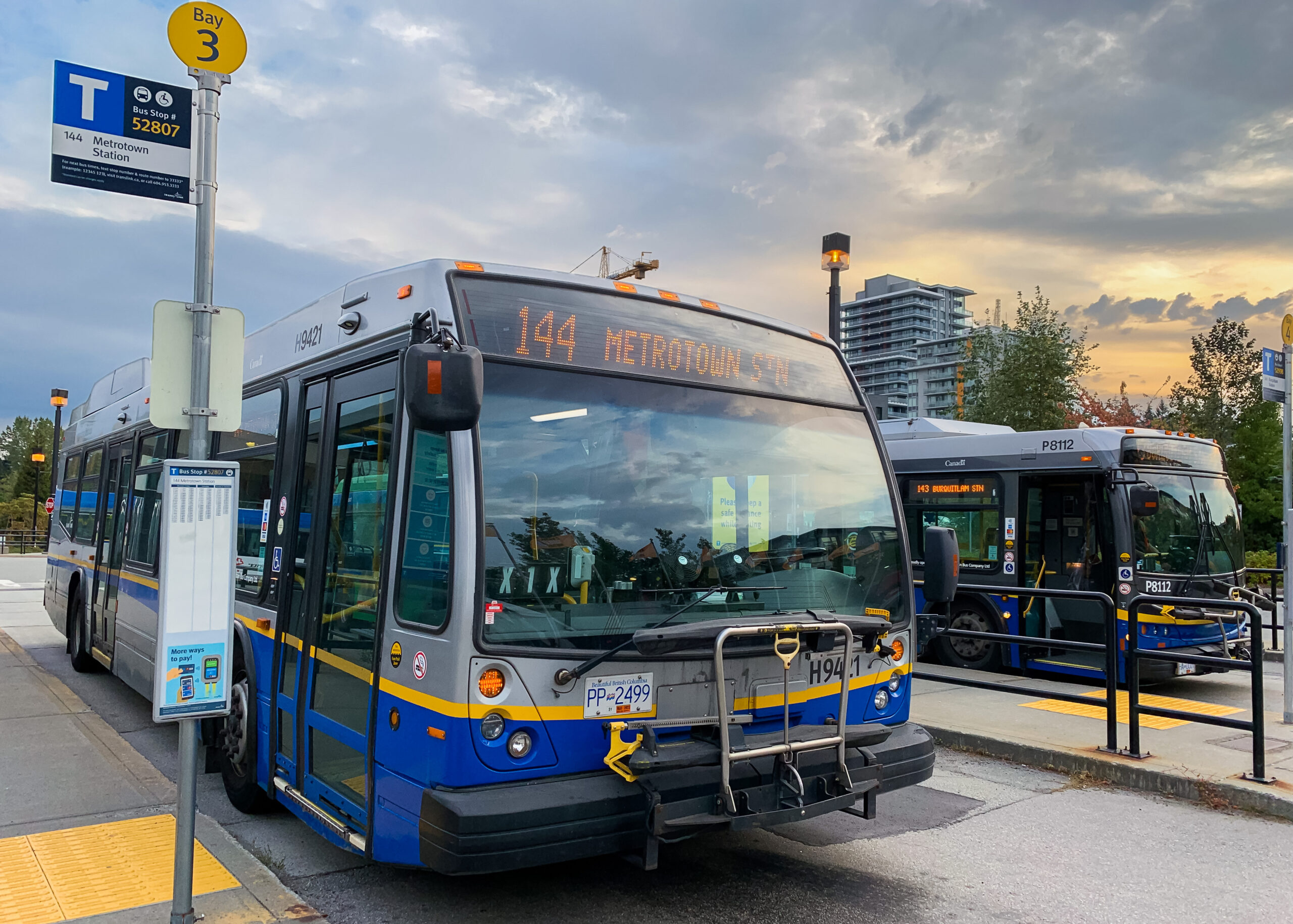 photo of the 144 metrotown to SFU bus