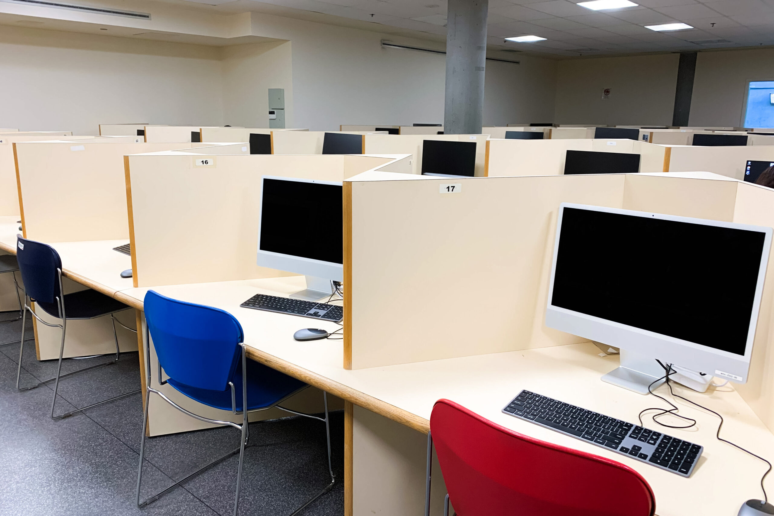 an empty computer lab