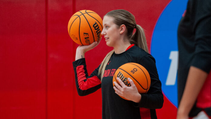 CairnsE_SFU_WBB_12-03-22-75 photo of Emma Kramer during practice.