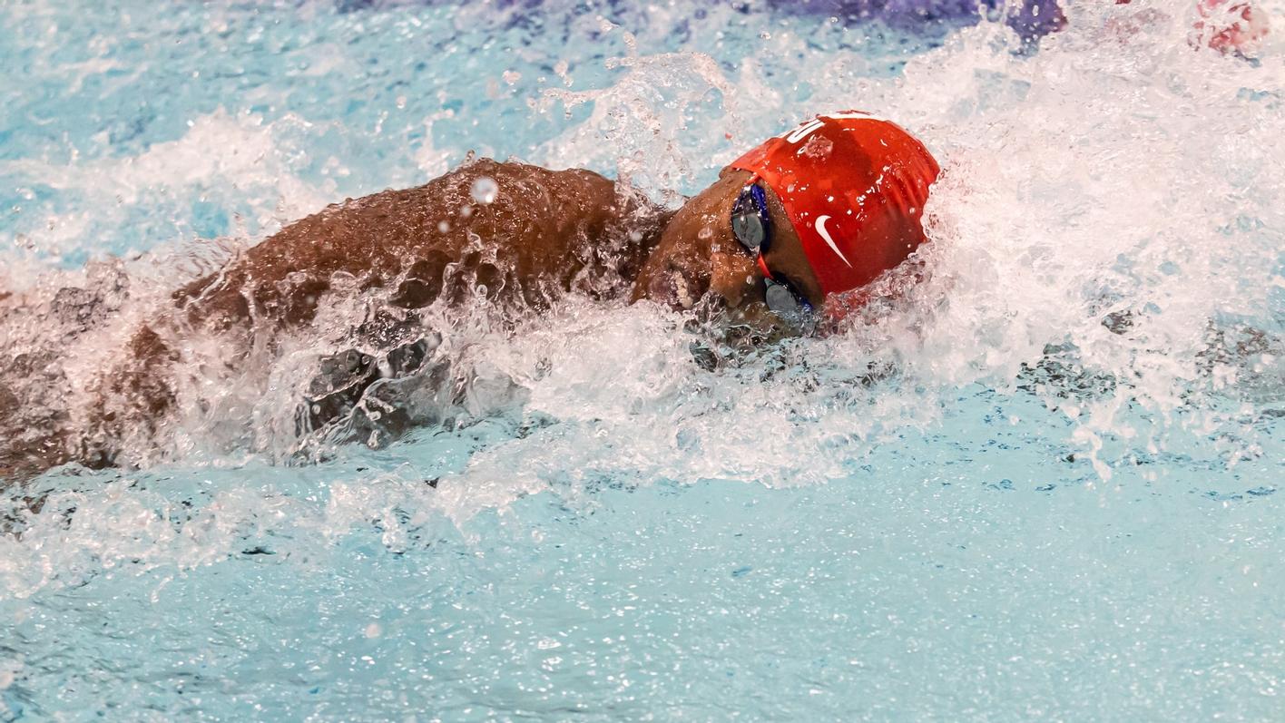 photo of SFU swimmer midrace