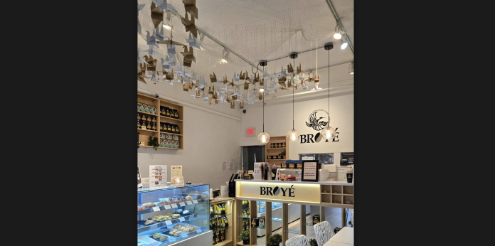 An interior of Café Broyé