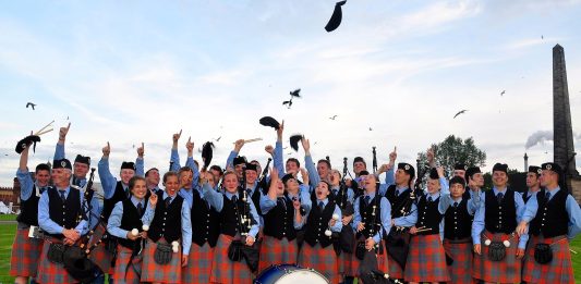 SFU Pipe Band wins world championship in Glasgow SFU Pipe Band pose for a picture, in uniform, after winning championship in 2009