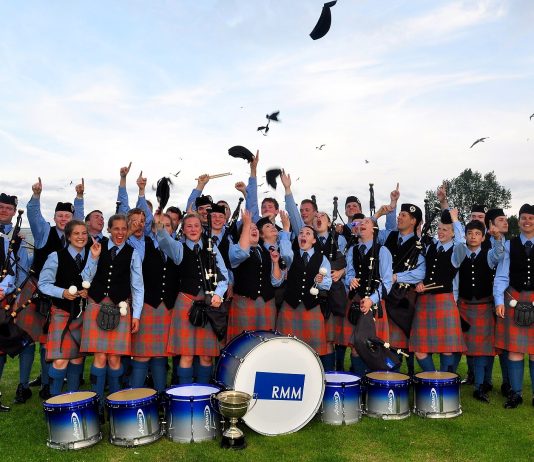 SFU Pipe Band wins world championship in Glasgow SFU Pipe Band pose for a picture, in uniform, after winning championship in 2009